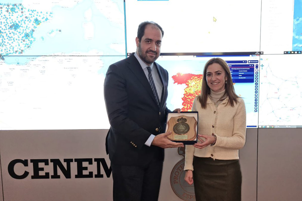 Virginia Barcones con el ministro griego